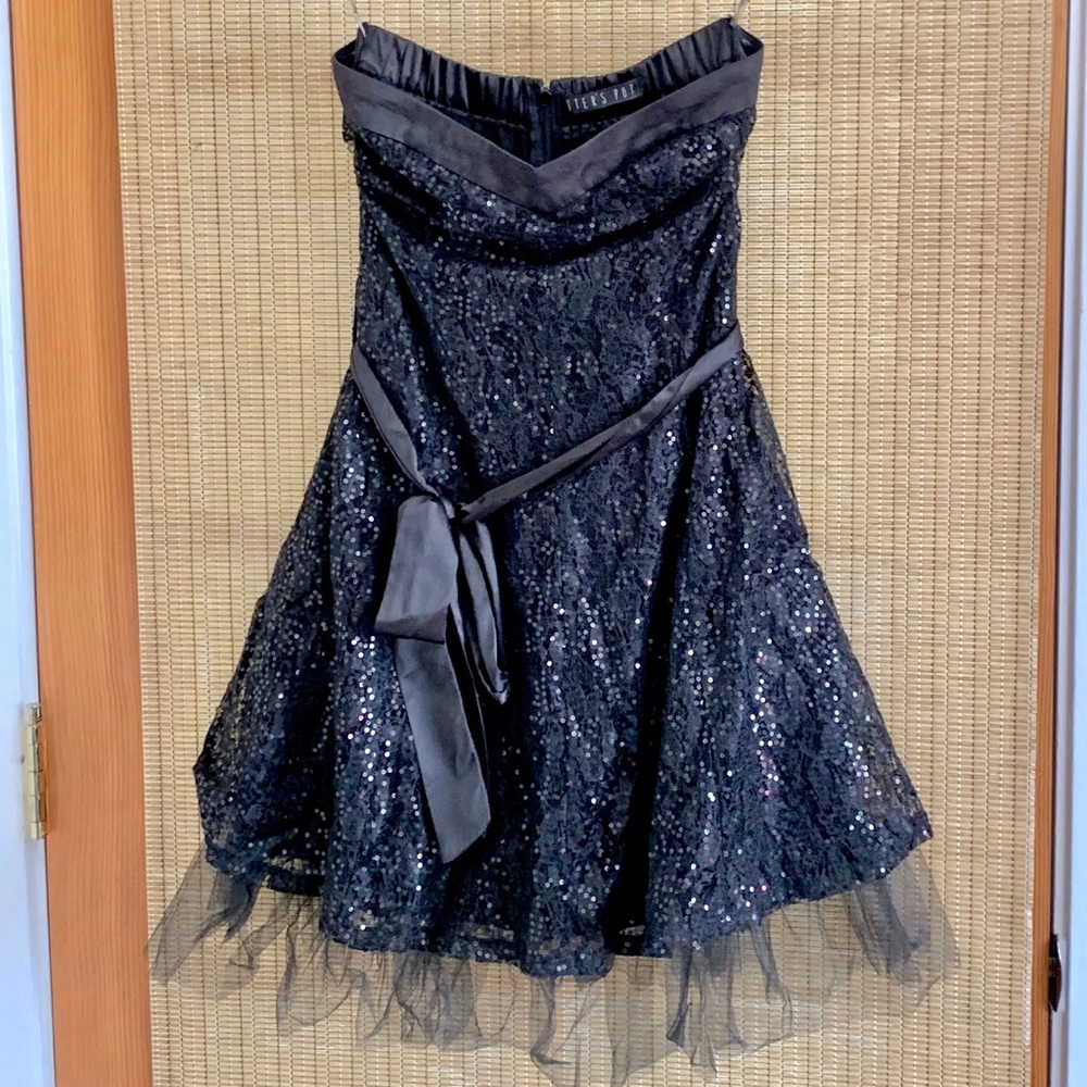 Potter's Pot Strapless Sequins Lace Cocktail Dress